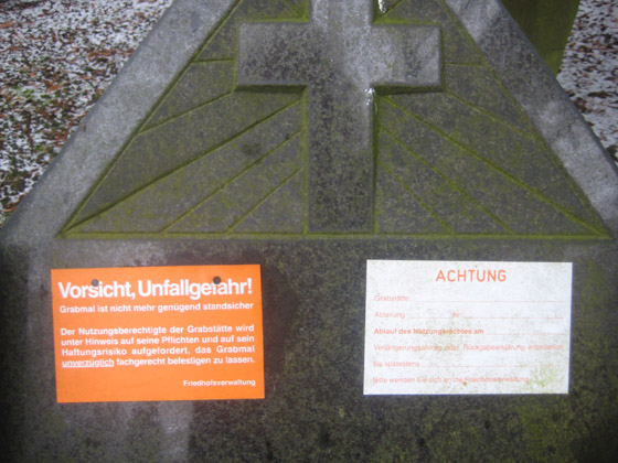 IMG_4627-bürokratische Friedhofsschikane-2-560 IMG_4627-bürokratische Friedhofsschikane-2-560